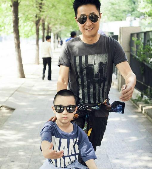 林永健父子的时尚墨镜街拍